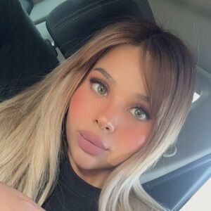 Meet your Posher, Carolina